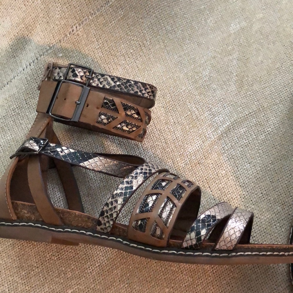 Sandals - Picture 2 of 4